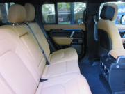 ランドローバー ディフェンダー 110 5.0V8SC 本革 パノラマSR 純正ナビ TV 22AW P525 URBAN AUTOMOTIVE 11.4モニター MILLTEKマフラー VISIT XPELステルスプロテクションフィルム サイドステップ LEDフォグ オーバーフェンダー エクステンテドレザーアップグレード 法人ワンオーナー 正規ディーラー車  右ハンドル 記録簿付の中古車