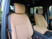 ランドローバー ディフェンダー 110 5.0V8SC 本革 パノラマSR 純正ナビ TV 22AW P525 URBAN AUTOMOTIVE 11.4モニター MILLTEKマフラー VISIT XPELステルスプロテクションフィルム サイドステップ LEDフォグ オーバーフェンダー エクステンテドレザーアップグレード 法人ワンオーナー 正規ディーラー車  右ハンドル 記録簿付の中古車