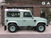 ランドローバー ディフェンダー 90SW 2.2Tdci Heritageエディション 専用シート 同色スチールホイール 4人乗り 特別限定車 後期最終モデル Nox/Pm適合 3ナンバー ホワイトルーフ フォールディングサイドステップ  前後マッドフラップ 背面タイヤ 前法人オーナー 並行輸入車 右ハンドル 記録簿付の中古車