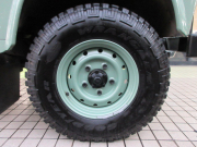ランドローバー ディフェンダー 90SW 2.2Tdci Heritageエディション 専用シート 同色スチールホイール 4人乗り 特別限定車 後期最終モデル Nox/Pm適合 3ナンバー ホワイトルーフ フォールディングサイドステップ  前後マッドフラップ 背面タイヤ 前法人オーナー 並行輸入車 右ハンドル 記録簿付の中古車