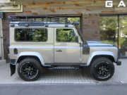 ランドローバー ディフェンダー 90SW 2.2Tdci XS 本革 SawtoothブラックAW 4人乗り AT換装済 Nox/Pm適合 3ナンバー シュノーケル Aガード ステアリングガード EXPEDITIONルーフラック  リアNASステップ リアNASレンズ プレミアムシート アルカンターラライニング フルカーペット  マッドフラップ XSサイドランナー 背面タイヤ 並行輸入車 右H 記録簿の中古車