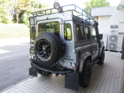 ランドローバー ディフェンダー 90SW 2.2Tdci XS 本革 SawtoothブラックAW 4人乗り AT換装済 Nox/Pm適合 3ナンバー シュノーケル Aガード ステアリングガード EXPEDITIONルーフラック  リアNASステップ リアNASレンズ プレミアムシート アルカンターラライニング フルカーペット  マッドフラップ XSサイドランナー 背面タイヤ 並行輸入車 右H 記録簿の中古車