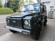 ランドローバー ディフェンダー 90SOFTTOP 本革張替 同色スチールホイール 4人乗り ソフトトップカスタム AT換装済 Nox/Pm適合 3ナンバー 1オーナー車 Galvanised Heavy Dutyフレーム Mohair幌 Galvanisedフロントバンパー ヘリテイジグリル リアNASステップ Galvanisedスペアキャリア モトリタステアリング 並行輸入車 右ハンドル 記録簿の中古車