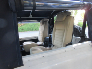 ランドローバー ディフェンダー 90SOFTTOP 本革張替 新品同色Wolf Styleホイール＆MTタイヤ 4人乗り Nox/Pm適合 3ナンバー Mohair幌 ヘリテイジグリル＆インテークカバー アルミ製ドアアウターハンドル ヘリテイジ白ロゴマッドフラップ フォールディングサイドステップ 背面タイヤ 並行輸入車 右ハンドル 記録簿付の中古車