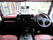 ランドローバー ディフェンダー 90SOFTTOP 2.2Tdci 本革張替 ビルトイン10インチモニター 地デジTV Bモニター 同色ホイール 4人乗り AT換装済 Nox/Pm適合 3ナンバー LEDヘッドライト LEDライト ヘリテイジグリル ヘリテイジ白ロゴマッドフラップ スイングキャリア 背面タイヤ 国内1オーナー 並行輸入車 右ハンドル 記録簿付の中古車