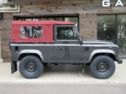 ランドローバー ディフェンダー 90SOFTTOP 2.2Tdci 本革張替 ビルトイン10インチモニター 地デジTV Bモニター 同色ホイール 4人乗り AT換装済 Nox/Pm適合 3ナンバー LEDヘッドライト LEDライト ヘリテイジグリル ヘリテイジ白ロゴマッドフラップ スイングキャリア 背面タイヤ 国内1オーナー 並行輸入車 右ハンドル 記録簿付の中古車