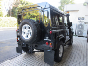 ランドローバー ディフェンダー 90SW 2.2Tdci XS 半革 純正Boostホイール 4人乗り Nox/Pm適合 3ナンバー シュノーケルKIT フルカーペット施工 アルカンターラルーフライニング クリアレンズ 前後マッドフラップ XSサイドランナー 背面タイヤ 並行輸入車 右ハンドル 記録簿付の中古車