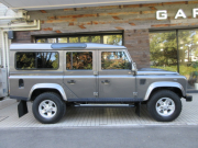 ランドローバー ディフェンダー 110SW 2.2Tdci XS 半革 純正Boostホイール 7人乗り AT換装済 Nox/Pm適合 3ナンバー モトリタステアリング クリアレンズ 前後マッドフラップ XSサイドランナー 背面タイヤ 並行輸入車 右ハンドル 記録簿付の中古車