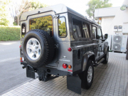 ランドローバー ディフェンダー 110SW 2.2Tdci XS 半革 純正Boostホイール 7人乗り AT換装済 Nox/Pm適合 3ナンバー モトリタステアリング クリアレンズ 前後マッドフラップ XSサイドランナー 背面タイヤ 並行輸入車 右ハンドル 記録簿付の中古車