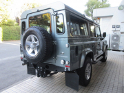 ランドローバー ディフェンダー 110SW 2.2Tdci XS 本革張替 デュアルフィニッシュAW 7人乗り AT換装済 Nox/Pm適合 3ナンバー アルカンターラルーフライニング フルカーペット施工 クルーズコントロール LEDヘッドライト クリアLEDレンズ 前後マッドフラップ XSサイドランナー 背面タイヤ  並行輸入車 右ハンドル 記録簿付の中古車