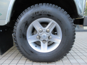 ランドローバー ディフェンダー 110SW 2.2Tdci XS 本革張替 デュアルフィニッシュAW 7人乗り AT換装済 Nox/Pm適合 3ナンバー アルカンターラルーフライニング フルカーペット施工 クルーズコントロール LEDヘッドライト クリアLEDレンズ 前後マッドフラップ XSサイドランナー 背面タイヤ  並行輸入車 右ハンドル 記録簿付の中古車