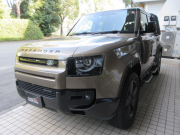 ランドローバー ディフェンダー 110 D300 MHEV X-Dynamic SE 本革 パノラマSR 純正ナビ 純正20AW  7人乗り ブラックパック 11.4モニター PIVI PRO メリディアン ファミリーパックプラス ドライバーアシストパック オフロードパック エアサス マトリックスLED HUD ACC  3Dサラウンドカメラ  ウエイドセンシング  正規ディーラー車 右ハンドル 記録簿付の中古車