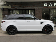 ランドローバー レンジローバーSPORT 5.0V8SC SVR 575PS 本革 パノラマSR 純正ナビTV 純正22AW 後期モデル 電動デプロイアブルサイドステップ 専用インテリア コンビレザー ドライバーアシストパック メリディアン Touch Pro Duo パークアシスト Bremboレッドキャリパー デュアルエキゾースト ピクセルLED 正規ディーラー車 右ハンドル 記録簿付の中古車