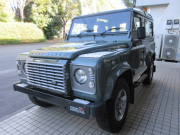 ランドローバー ディフェンダー 90SW 2.2Tdci XS 半革 稀少SR 純正AW 4人乗り Nox/Pm適合 クリアレンズ フルカーペット施工 リアNASステップ 前後マッドフラップ XSサイドランナー 背面タイヤ 2オーナー車 並行輸入車 右ハンドル 記録簿付の中古車