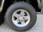 ランドローバー ディフェンダー 110SW 2.2Tdci Country 純正ディアルフィニッシュAW 5人乗り AT換装済 Nox/Pm適合 3ナンバー シュノーケルKit クリアレンズ 前後マッドフラップ SVXサイドランナー 背面タイヤ 並行輸入車 右ハンドル 記録簿付の中古車