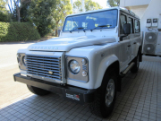 ランドローバー ディフェンダー 110SW 2.4Tdci XS 半革 純正BoostAW 7人乗り AT換装済 Nox/Pm適合 3ナンバー フルカーペット施工 クリアレンズ  前後マッドフラップ XSサイドランナー 背面タイヤ 並行輸入車 右ハンドル 記録簿付の中古車
