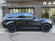 ランドローバー レンジローバーSPORT 5.0V8SC SVR コンビ本革 パノラマSR 純正ナビTV ブラック21AW 新品タイヤ 550PS  デプロイアブルサイドステップ 専用コンビレザーインテリア アクティブスポーツエキゾースト bremboブルーキャリパー 正規ディーラー車 右ハンドル 記録簿付の中古車