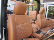 ランドローバー ディフェンダー 90SW 4.0V8 50th Anniversary SoftTopカスタムモデル 内装張替 フローティングAVモニター 同色スチールホイール MTタイヤ 特別限定車 AT車 6人乗り Dutyフレーム Canvas幌 ヘリテイジ白ロゴマッドフラップ モトリタステアリング デジタルミラー 屋内ガレージ保管車両 正規ディーラー車 右ハンドル 記録簿付の中古車