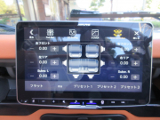 ランドローバー ディフェンダー 90SW 4.0V8 50th Anniversary SoftTopカスタムモデル 内装張替 フローティングAVモニター 同色スチールホイール MTタイヤ 特別限定車 AT車 6人乗り Dutyフレーム Canvas幌 ヘリテイジ白ロゴマッドフラップ モトリタステアリング デジタルミラー 屋内ガレージ保管車両 正規ディーラー車 右ハンドル 記録簿付の中古車