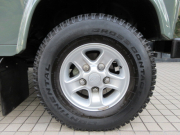 ランドローバー ディフェンダー 110SW 2.2Tdci XS 半革 社外ナビTV 純正Boostホイール 後期最終PUMAモデル 7人乗り Nox/Pm適合 3ナンバー 稀少大人気カラー アルカンターラルーフライニング フルカーペット施工 クリアレンズ 前後マッドフラップ XSサイドランナー 背面タイヤ 並行輸入車 右ハンドル 記録簿付の中古車