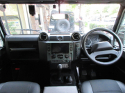 ランドローバー ディフェンダー 110SW 2.2Tdci XS 半革 社外ナビTV 純正Boostホイール 後期最終PUMAモデル 7人乗り Nox/Pm適合 3ナンバー 稀少大人気カラー アルカンターラルーフライニング フルカーペット施工 クリアレンズ 前後マッドフラップ XSサイドランナー 背面タイヤ 並行輸入車 右ハンドル 記録簿付の中古車