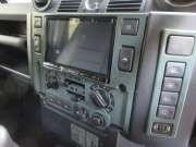ランドローバー ディフェンダー 110SW 2.2Tdci XS 半革 社外ナビTV 純正Boostホイール 後期最終PUMAモデル 7人乗り Nox/Pm適合 3ナンバー 稀少大人気カラー アルカンターラルーフライニング フルカーペット施工 クリアレンズ 前後マッドフラップ XSサイドランナー 背面タイヤ 並行輸入車 右ハンドル 記録簿付の中古車