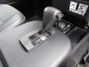 ランドローバー ディフェンダー 90SW 2.2TdciXS 半革 新品18インチSawtoothホイール 新品タイヤ 4人乗り AT換装済 Nox/Pm適合 EXPEDITIONルーフラック＆リアラダー 新品LEDヘッドライト LEDクリアNASランプ Aガード ランプガード チェッカープレート リアNASステップ 前後マッドフラップ XSサイドランナー 背面タイヤ 並行輸入車 右ハンドル 記録簿付の中古車