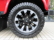 ランドローバー ディフェンダー 90SW 2.2TdciXS 半革 新品18インチSawtoothホイール 新品タイヤ 4人乗り AT換装済 Nox/Pm適合 EXPEDITIONルーフラック＆リアラダー 新品LEDヘッドライト LEDクリアNASランプ Aガード ランプガード チェッカープレート リアNASステップ 前後マッドフラップ XSサイドランナー 背面タイヤ 並行輸入車 右ハンドル 記録簿付の中古車