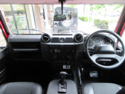 ランドローバー ディフェンダー 90SW 2.2TdciXS 半革 新品18インチSawtoothホイール 新品タイヤ 4人乗り AT換装済 Nox/Pm適合 EXPEDITIONルーフラック＆リアラダー 新品LEDヘッドライト LEDクリアNASランプ Aガード ランプガード チェッカープレート リアNASステップ 前後マッドフラップ XSサイドランナー 背面タイヤ 並行輸入車 右ハンドル 記録簿付の中古車
