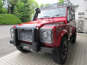 ランドローバー ディフェンダー 90SW 2.2TdciXS 半革 新品18インチSawtoothホイール 新品タイヤ 4人乗り AT換装済 Nox/Pm適合 EXPEDITIONルーフラック＆リアラダー 新品LEDヘッドライト LEDクリアNASランプ Aガード ランプガード チェッカープレート リアNASステップ 前後マッドフラップ XSサイドランナー 背面タイヤ 並行輸入車 右ハンドル 記録簿付の中古車
