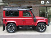 ランドローバー ディフェンダー 90SW 2.2TdciXS 半革 新品18インチSawtoothホイール 新品タイヤ 4人乗り AT換装済 Nox/Pm適合 EXPEDITIONルーフラック＆リアラダー 新品LEDヘッドライト LEDクリアNASランプ Aガード ランプガード チェッカープレート リアNASステップ 前後マッドフラップ XSサイドランナー 背面タイヤ 並行輸入車 右ハンドル 記録簿付の中古車