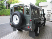 ランドローバー ディフェンダー 110SW 2.2Tdci 稀少サンルーフ Wolfホワイトスチールホイール 5人乗り AT換装済 Nox/Pm適合 3ナンバー ホワイトコントラストルーフ 新品Heritageフロントグリル ヘッドライトサラウンドパネル左右ボディ同色 シュノーケルKIT 前後マッドフラップ サイドランナー 背面タイヤ 並行輸入車 右ハンドル 記録簿付の中古車