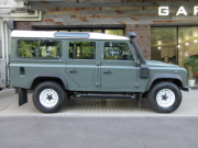 ランドローバー ディフェンダー 110SW 2.2Tdci 稀少サンルーフ Wolfホワイトスチールホイール 5人乗り AT換装済 Nox/Pm適合 3ナンバー ホワイトコントラストルーフ 新品Heritageフロントグリル ヘッドライトサラウンドパネル左右ボディ同色 シュノーケルKIT 前後マッドフラップ サイドランナー 背面タイヤ 並行輸入車 右ハンドル 記録簿付の中古車