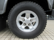 ランドローバー ディフェンダー 110SW 2.2Tdci XS 半革 純正Boostホイール 7人乗り Nox/Pm適合 3ナンバー クリアレンズ コールドクライメイトパック ステンレスボルトKIT 前後マッドフラップ SVXサイドランナー 背面タイヤ 英国ワンオーナー 並行輸入車 右ハンドル 記録簿付の中古車