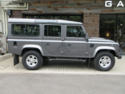 ランドローバー ディフェンダー 110SW 2.2Tdci XS 半革 純正Boostホイール 7人乗り Nox/Pm適合 3ナンバー クリアレンズ コールドクライメイトパック ステンレスボルトKIT 前後マッドフラップ SVXサイドランナー 背面タイヤ 英国ワンオーナー 並行輸入車 右ハンドル 記録簿付の中古車