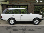 ランドローバー レンジローバー 4.0クラシック 本革 SR ボディ同色AW SWB クラシックインテリア コイルサス ボディNewペイント 前後メッキバンパー再メッキ加工 モールディングレス仕様 正規ディーラー車 右ハンドル 記録簿付の中古車