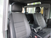 ランドローバー ディフェンダー 90SW 2.2Tdci XS 半革 純正Boostホイール 4人乗り AT換装済 Nox/Pm適合 3ナンバー クリアレンズ 前後ランプガード  チェッカープレート アルカンターラルーフライニング  コンビニエンスパック  前後マッドフラップ  XSサイドランナー 背面タイヤ 並行輸入車 右ハンドル 記録簿付の中古車