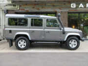 ランドローバー ディフェンダー 110SW 2.4Tdci XS 半革 純正Boostホイール 5人乗り AT換装済 Nox/Pm適合 3ナンバー クリアレンズ 新品F/Rランプガード チェッカープレート シュノーケルkit フルカーペット施工 前後マッドフラップ XSサイドランナー 背面タイヤ 並行輸入車 右ハンドル 記録簿付の中古車