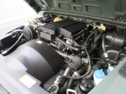 ランドローバー ディフェンダー 90SW 2.2Tdci ヘリテイジスタイル 本革張替 WolfStyle同色スチールホイール M/Tタイヤ 4人乗り AT換装済 Nox/Pm適合 3ナンバー ヘリテイジグリル ホワイトルーフ クリアレンズ フルカーペット施工 アルカンターラヘッドライナー フォールディングステップ 白ロゴマッドフラップ 背面タイヤ 並行輸入車 右ハンドル 記録簿付の中古車