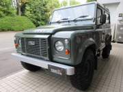 ランドローバー ディフェンダー 90SW 2.2Tdci ヘリテイジスタイル 本革張替 WolfStyle同色スチールホイール M/Tタイヤ 4人乗り AT換装済 Nox/Pm適合 3ナンバー ヘリテイジグリル ホワイトルーフ クリアレンズ フルカーペット施工 アルカンターラヘッドライナー フォールディングステップ 白ロゴマッドフラップ 背面タイヤ 並行輸入車 右ハンドル 記録簿付の中古車