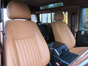 ランドローバー ディフェンダー 90SW 2.2Tdci ヘリテイジスタイル 本革張替 WolfStyle同色スチールホイール M/Tタイヤ 4人乗り AT換装済 Nox/Pm適合 3ナンバー ヘリテイジグリル ホワイトルーフ クリアレンズ フルカーペット施工 アルカンターラヘッドライナー フォールディングステップ 白ロゴマッドフラップ 背面タイヤ 並行輸入車 右ハンドル 記録簿付の中古車