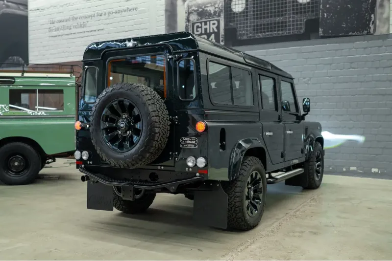 ランドローバー ディフェンダー 110SW WORKS V8 BESPOKE 本革