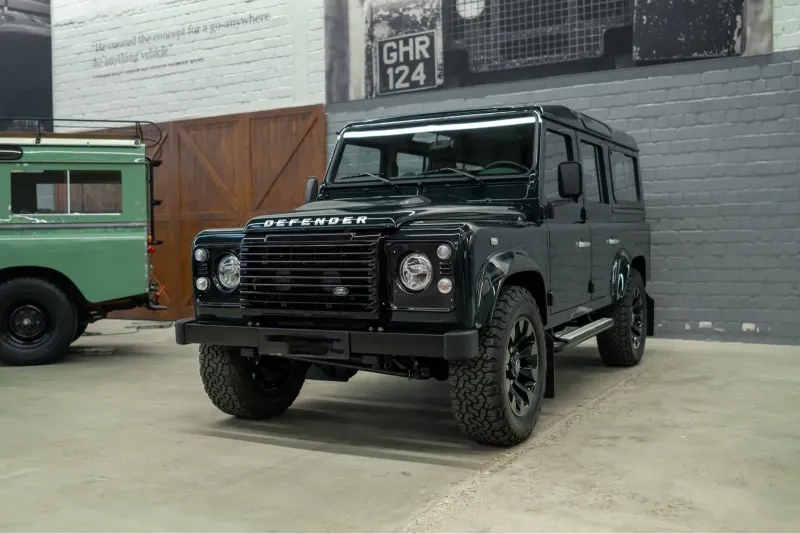 ランドローバー ディフェンダー 110SW WORKS V8 BESPOKE 本革
