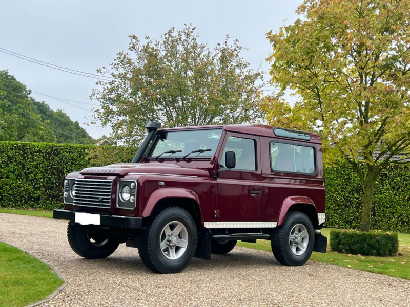 ランドローバーディフェンダー90SW 2.2Tdci XS 半革 純正Boostホイール 4人乗り Nox/Pm適合 3ナンバー チェッカープレート シュノーケル クリアレンズ 前後マッドフラップ XSサイドランナー 背面タイヤ 並行輸入車 右ハンドル 記録簿付