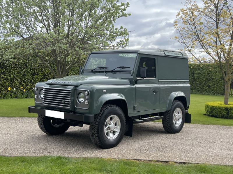 ランドローバーディフェンダー90HT 2.2Tdci XS 半革 純正BoostAW 4人乗り Nox/Pm適合 3ナンバー クリアレンズ  アルパインウインドウ 前後マッドフラップ XSサイドランナー 背面タイヤ 並行輸入車 右ハンドル 記録簿付