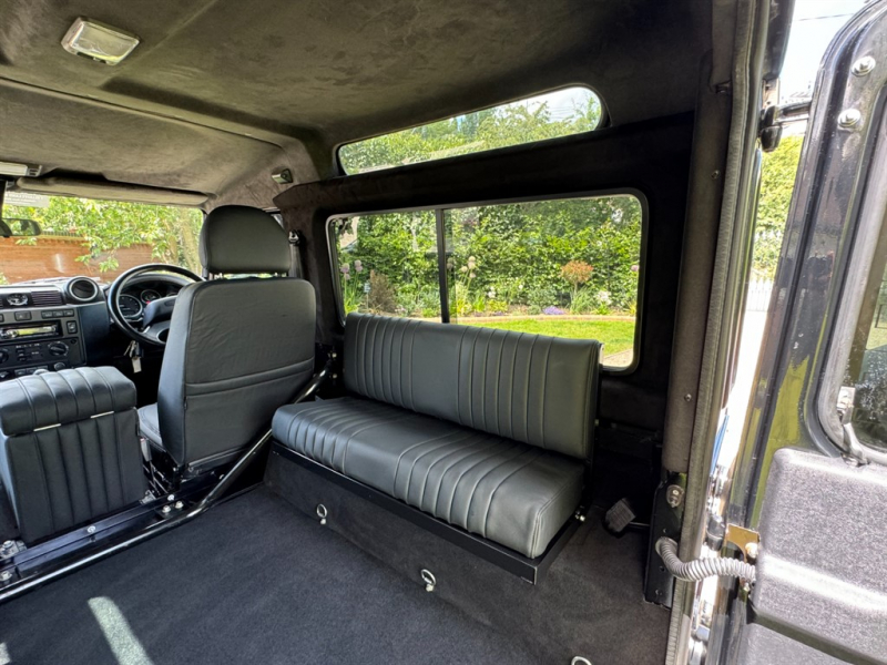 ランドローバー ディフェンダー 90SW 2.2Tdci XS 本革 Wolf Style同色