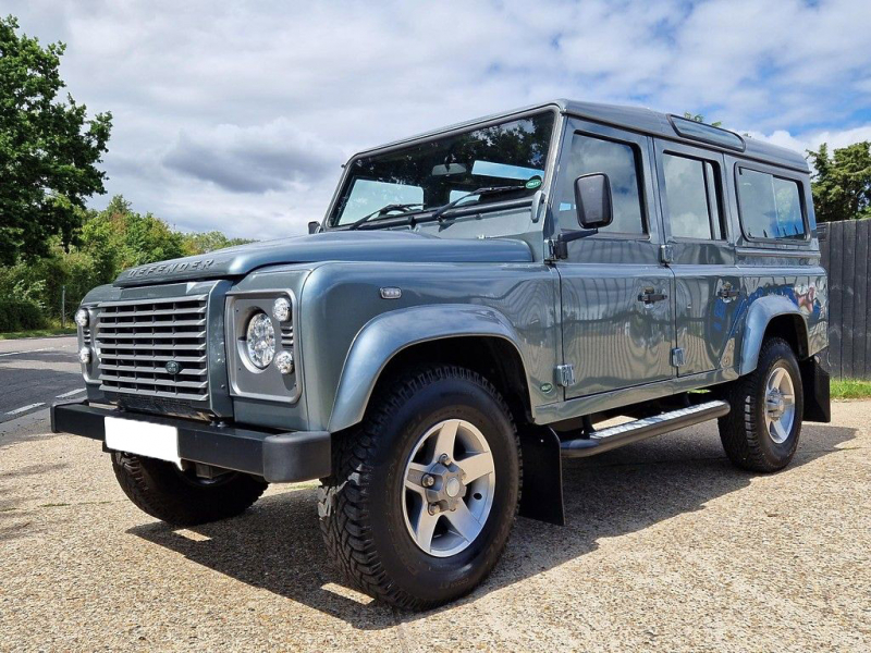 ランドローバーディフェンダー110SW 2.2Tdci XS 本革張替 純正デュアルフィニッシュAW 7人乗り AT換装済 Nox/Pm適合 3ナンバー LEDヘッドライト LEDレンズ 社外クルーズコントロールKIT アルカンターラルーフライニング 前後マッドフラップ XSサイドランナー 背面タイヤ 並行輸入車 右ハンドル 記録簿付