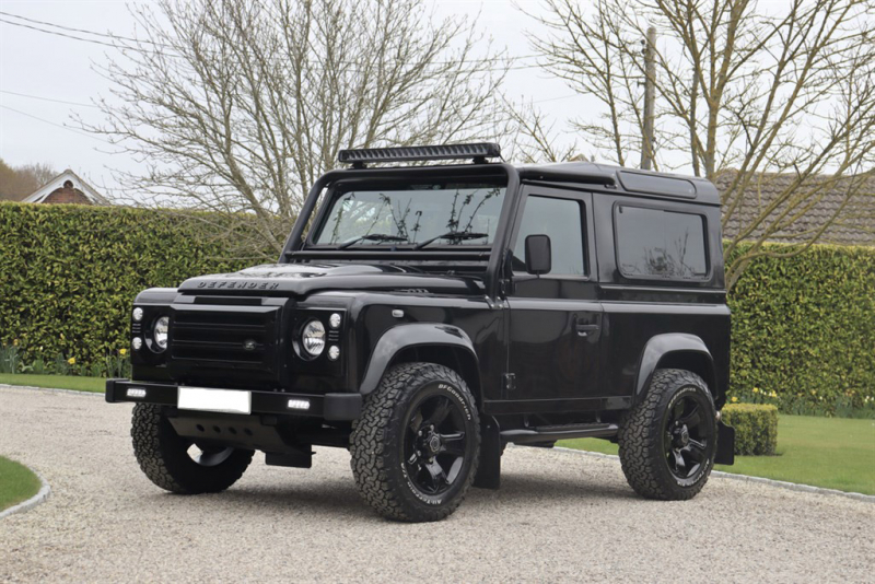 ランドローバーディフェンダー90SW 2.2Tdci XS 本革 社外AW 4人乗り URBAN TRUCK Nox/Pm適合 3ナンバー 社外Fグリル LEDバンパー LEDNASレンズ  クリアマーカー 社外エアベント 前後マッドフラップ サイドランナー 背面タイヤ 並行輸入車 右ハンドル 記録簿付