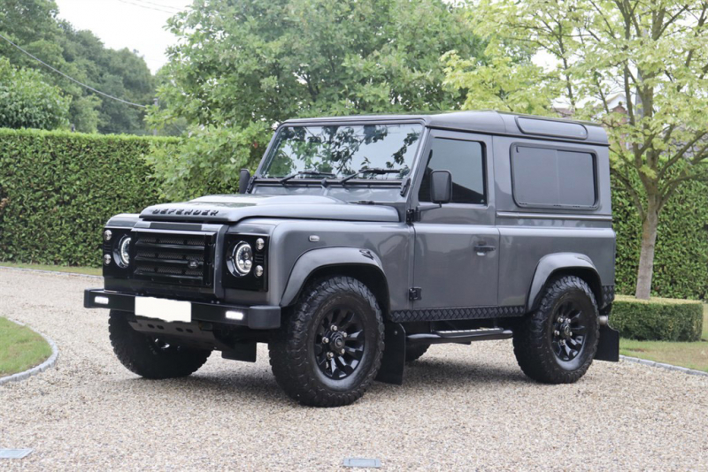 ランドローバーディフェンダー90SW 2.2Tdci XS 本革張替 SawtoothブラックAW 4人乗り 後期最終PUMAモデル Nox/Pm適合 3ナンバー ブラックルーフ LEDヘッドライト LEDレンズ アルカンターラルーフライニング 前後マッドフラップ XSサイドランナー 背面タイヤ 並行輸入車 右ハンドル 記録簿付
