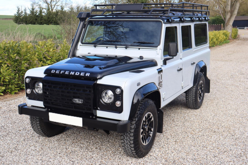 ランドローバーディフェンダー110SW 2.2Tdci アドベンチャーエディション 本革 専用AW 7人乗り セレブレーションモデル 特別限定車 全世界限定600台 シュノーケル ルーフキャリア アルカンターラルーフライナー 背面タイヤ 並行輸入車 右ハンドル 記録簿付